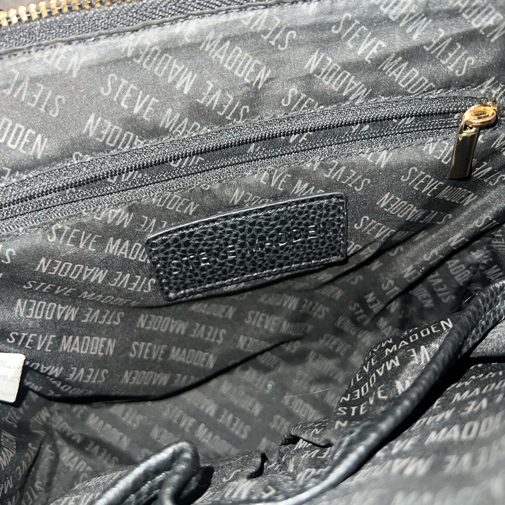 Slightly Used Undamaged Steve Madden Black and Gold Purse - Picture 3 of 3